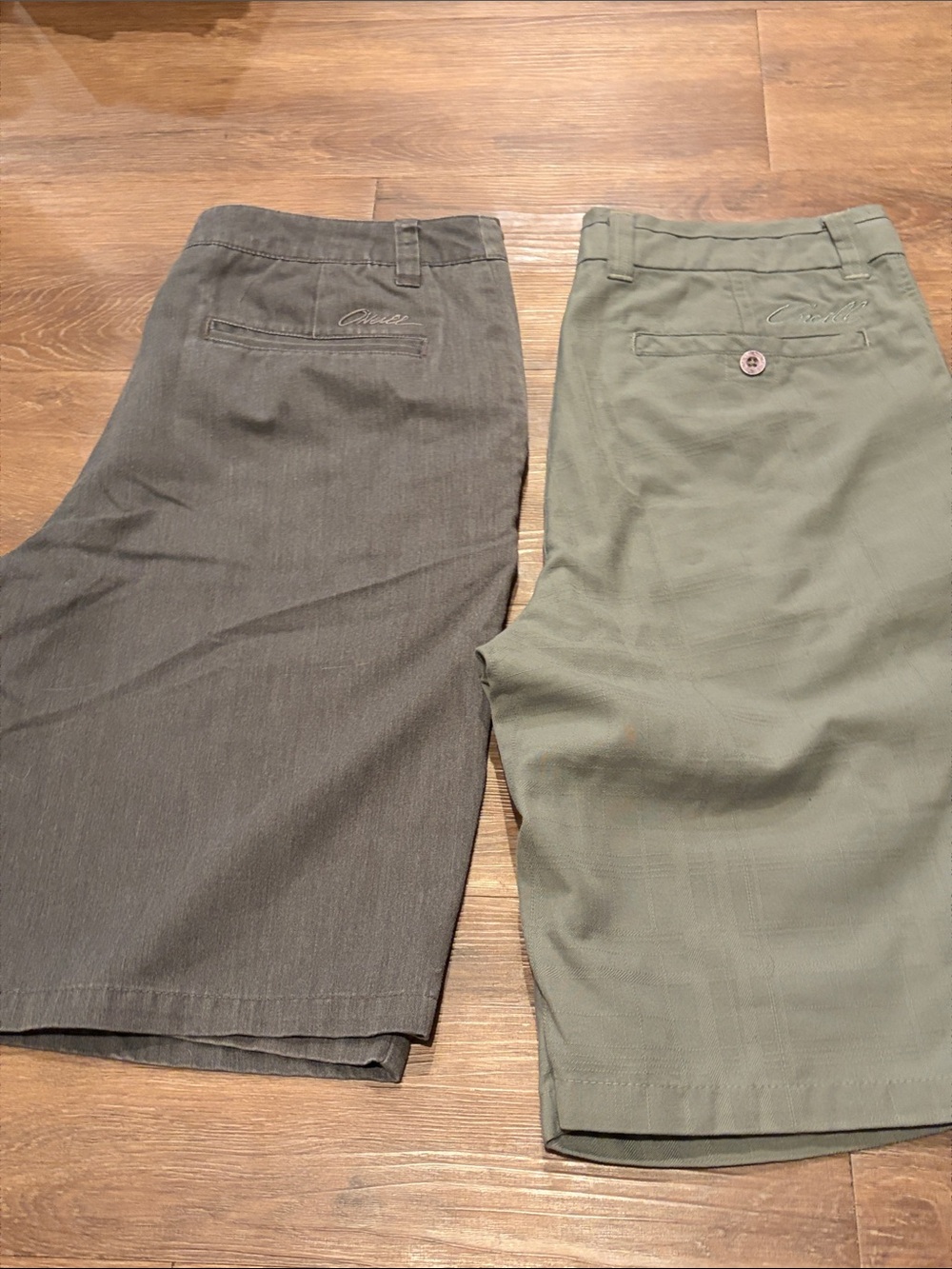 Oneill Men’s Chino Shorts in light gray and Charcoal size 32